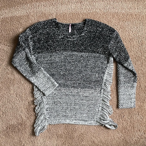 Love By Design Sweaters - BOGO 🛍️ Distressed Ombré Cable Knit Sweater
